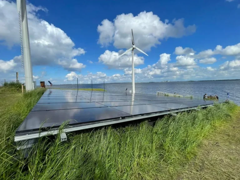 Draagconstructie voor Zonnepanelen op het eiland van Fort Pampus.